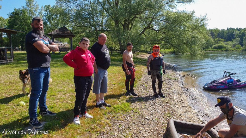 Pêche et Jet-Ski en Harmonie à l’Étang Arvernes Damona ! 6 pecheur7 2