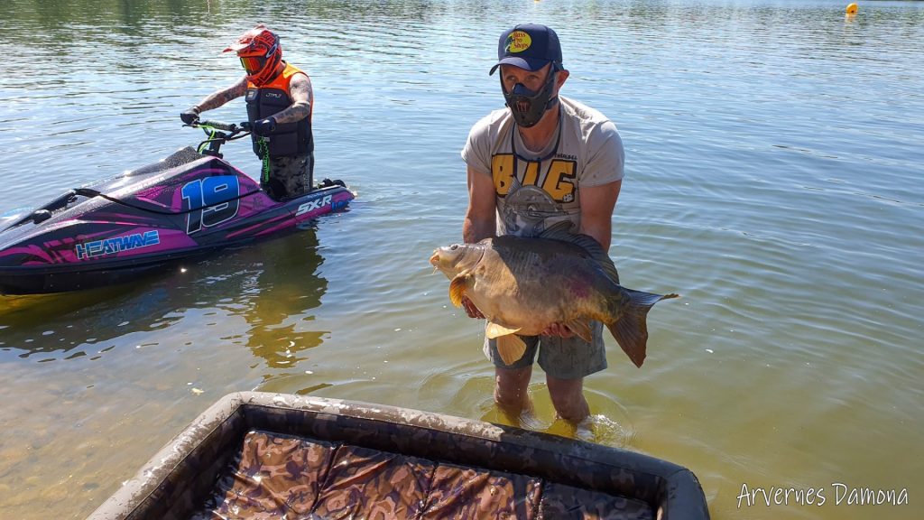 Pêche et Jet-Ski en Harmonie à l’Étang Arvernes Damona ! 10 pecheur7 6