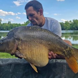 Un grand bravo à Roger et Fred pour cette petite goulue de 14 kg!