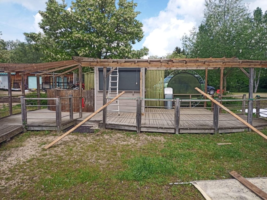Les Travaux de Calou #6 : Remplacement du toit du Bar 1 travauxcalou6 0