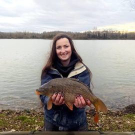 Dâme Crap se manifeste !