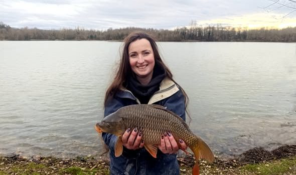 Dâme Crap se manifeste !